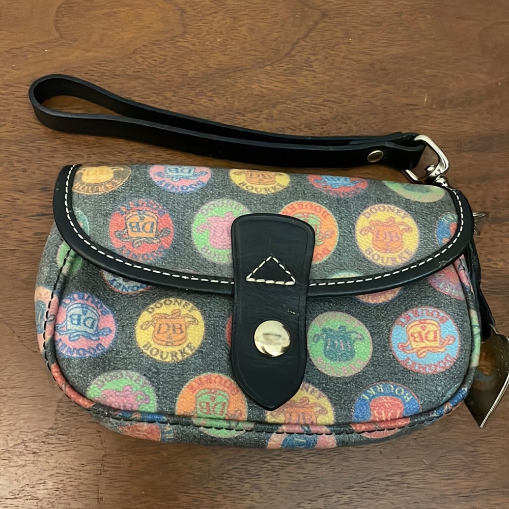 Dooney & Bourke Circle D&B Wristlet